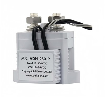 A fotovoltaikus frekvenciaváltó nagy teljesítményű, 12 V DC relérel működő reléje